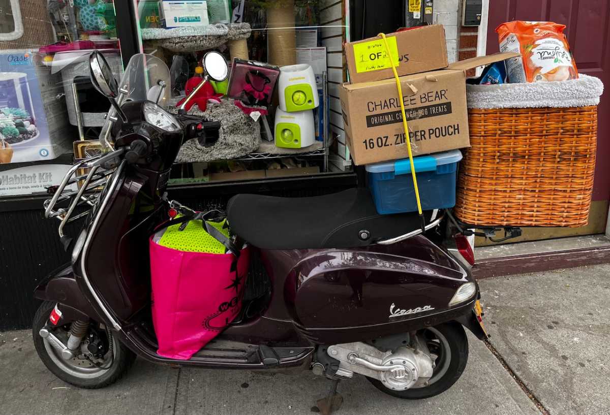Kiso's Pet Pantry in Bay Ridge keeps helping seniors feed their pets after scooter theft * Brooklyn Paper