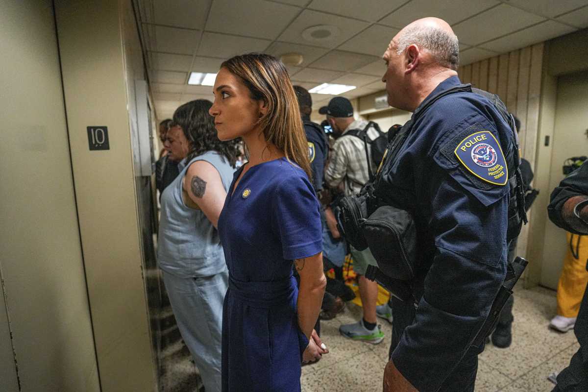 pols-arrested-ICE-dean-moses-09182025-3