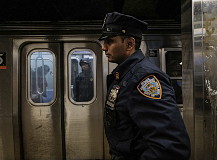 nypd officer crown heights subway slashing