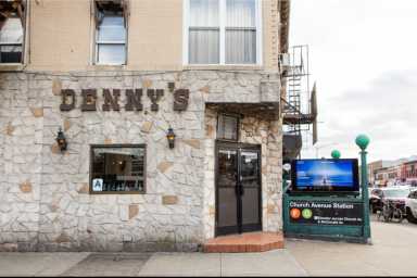 Denny's Pub