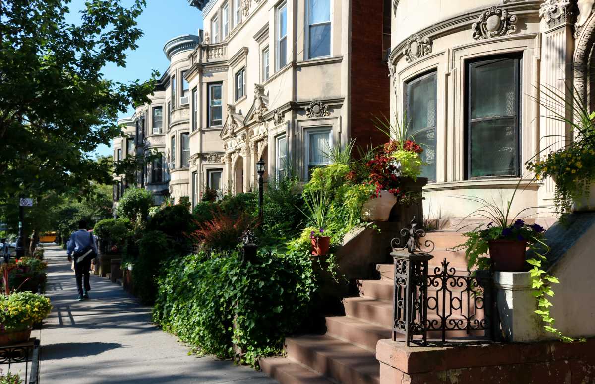 april-brownstone-agency-stock-sdevries-02