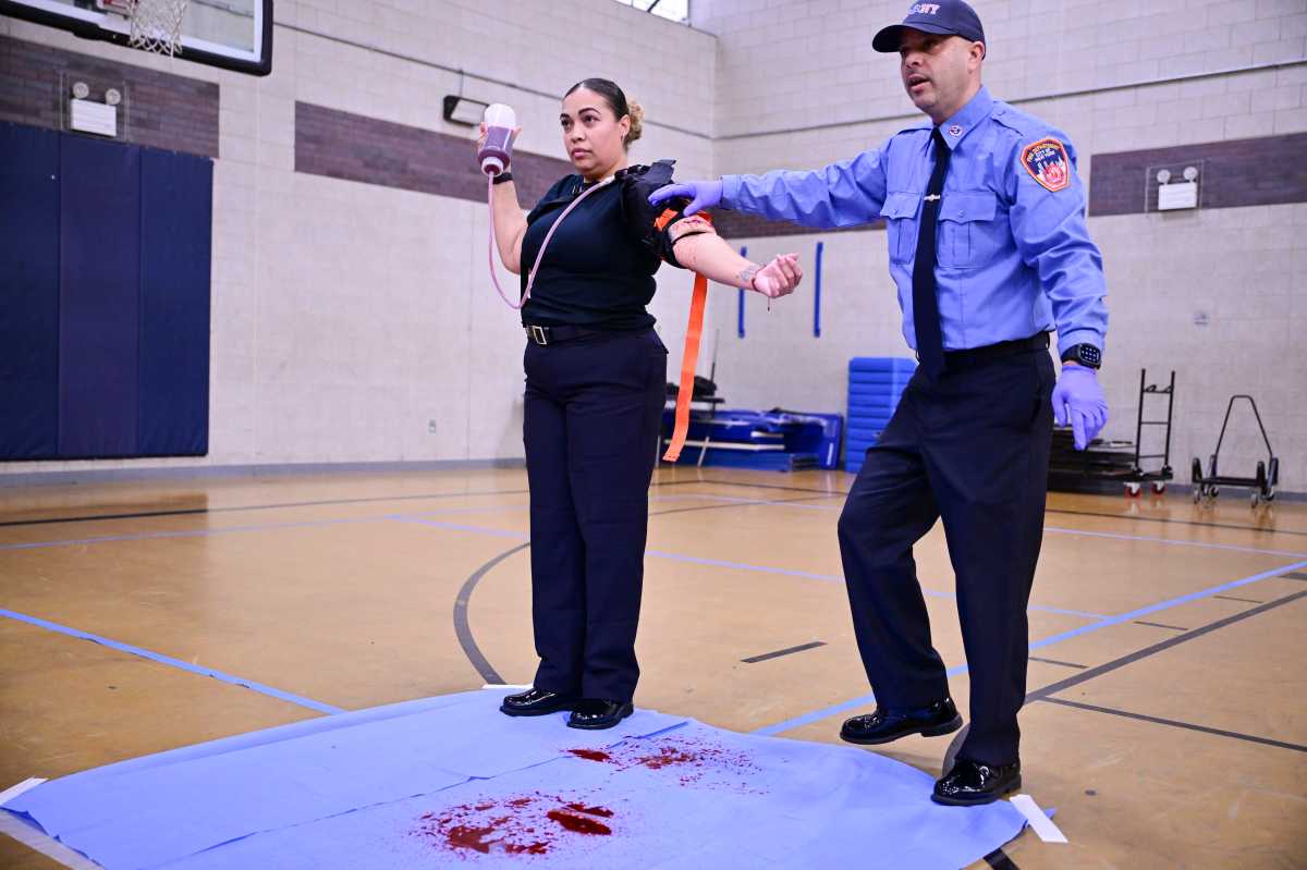 When seconds matter: FDNY brings lifesaving 'Stop the Bleeding' training to Brownsville * Brooklyn Paper
