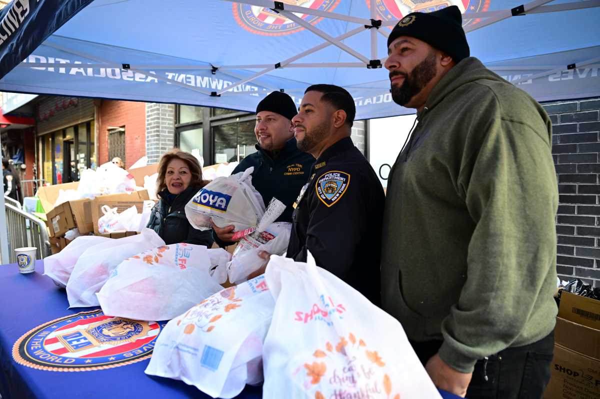 'We are all one family': Cops spread Thanksgiving cheer to North Brooklyn families in need * Brooklyn Paper