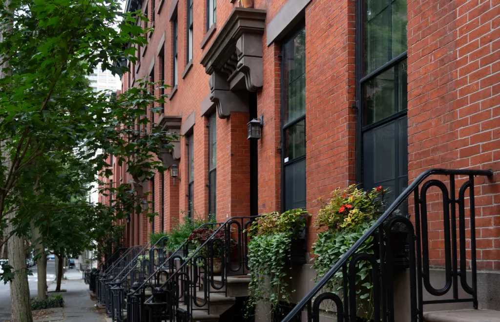 brookyn-heights-stoops-brownstone-agency-stock-spring-2021-sdevries-3