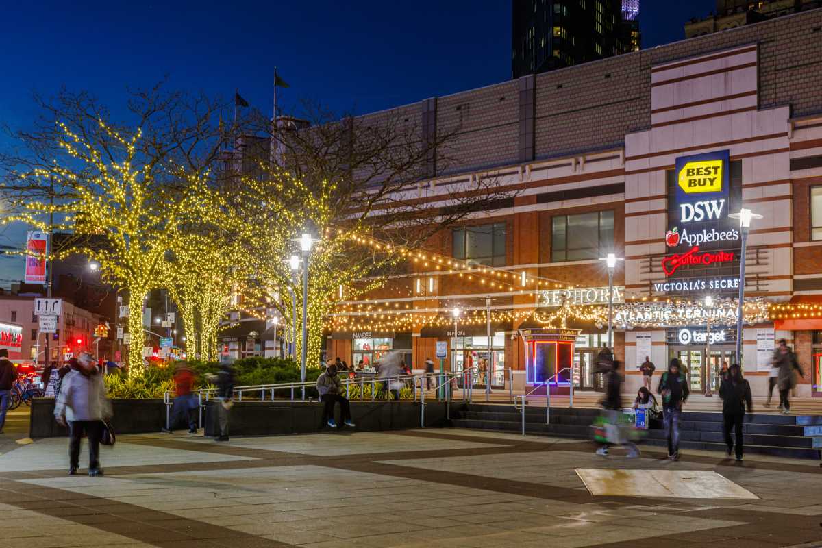 Altantic Terminal Exterior Holiday Decorations 2024-16