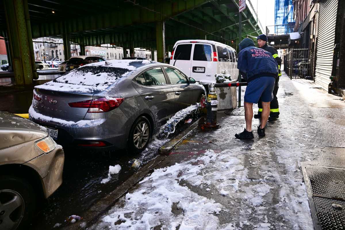 Firefighters battle Sunset Park house fire as blocked hydrant, freezing temps hamper efforts  Brooklyn Paper