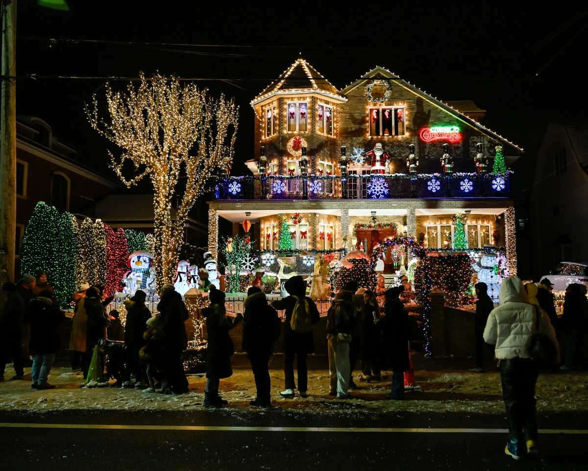 Dyker Heights Christmas Lights Guide: Brooklyn holiday spectacle draws visitors from around the world  Brooklyn Paper