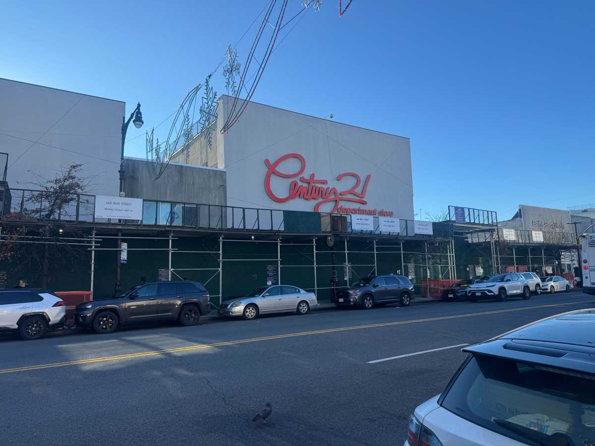 Aisles apart: Two separate projects moving forward at former Century 21 sites * Brooklyn Paper