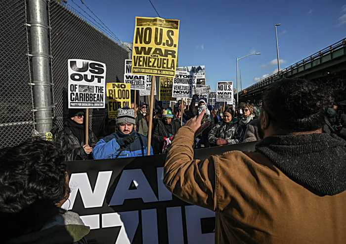 protestors against maduro at mdc