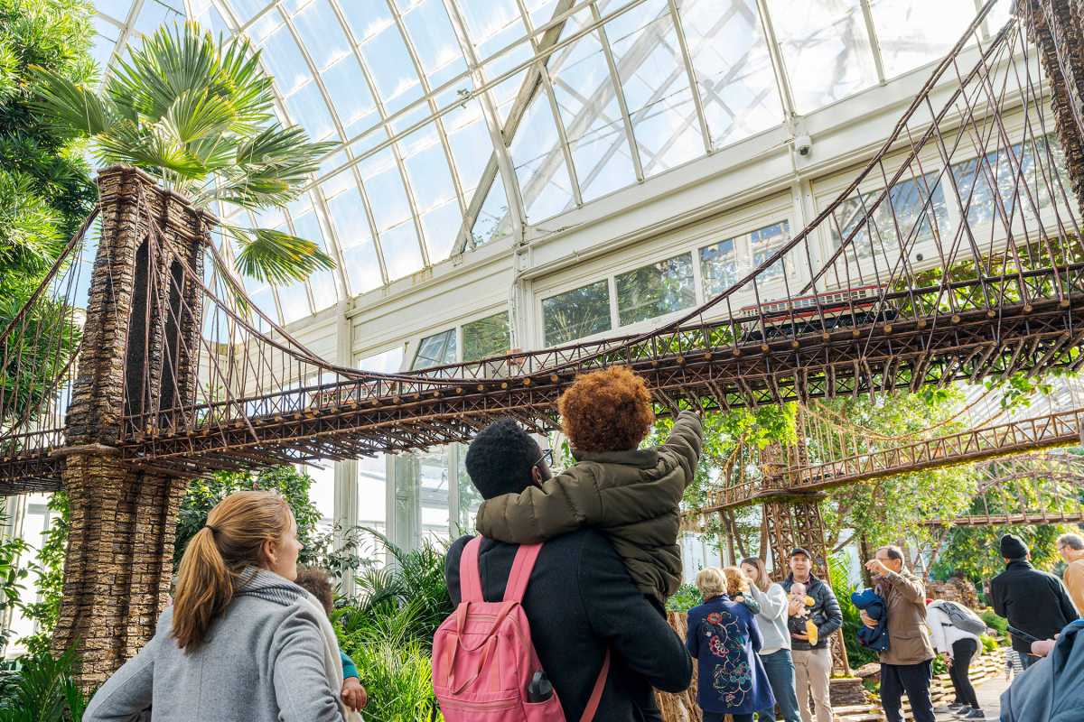 NYC landmarks, including miniature Brooklyn Bridge, highlight Holiday Train Show at NYBG  Brooklyn Paper