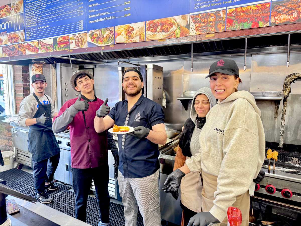 Cold weather, hot wings: Bay Ridge heats up winter with Wing Wars * Brooklyn Paper
