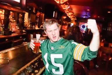 24_SuperBowlBarsPackers_2011_02_04_BK02