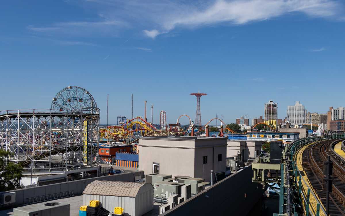 coney-island-boardwalk-stillwell-avenue-train-platform-view-aug232025-sdevries-7