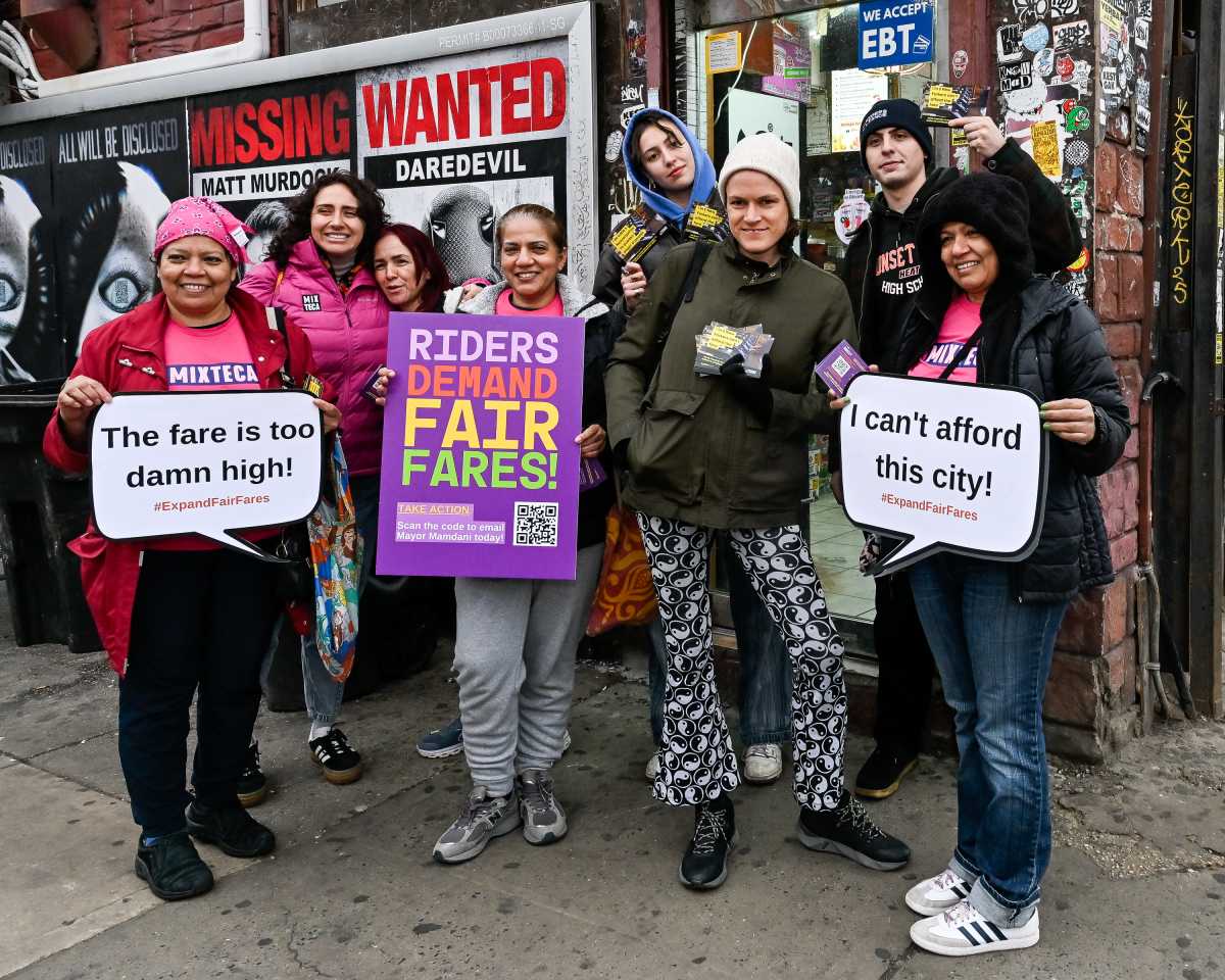 Fare fight: Transit advocates push for expansion of Fair Fares program at Sunset Park subway station