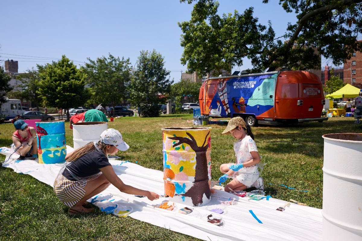 Museum on Wheels rolls back through Brooklyn, bringing hands-on art to 7 neighborhoods  Brooklyn Paper