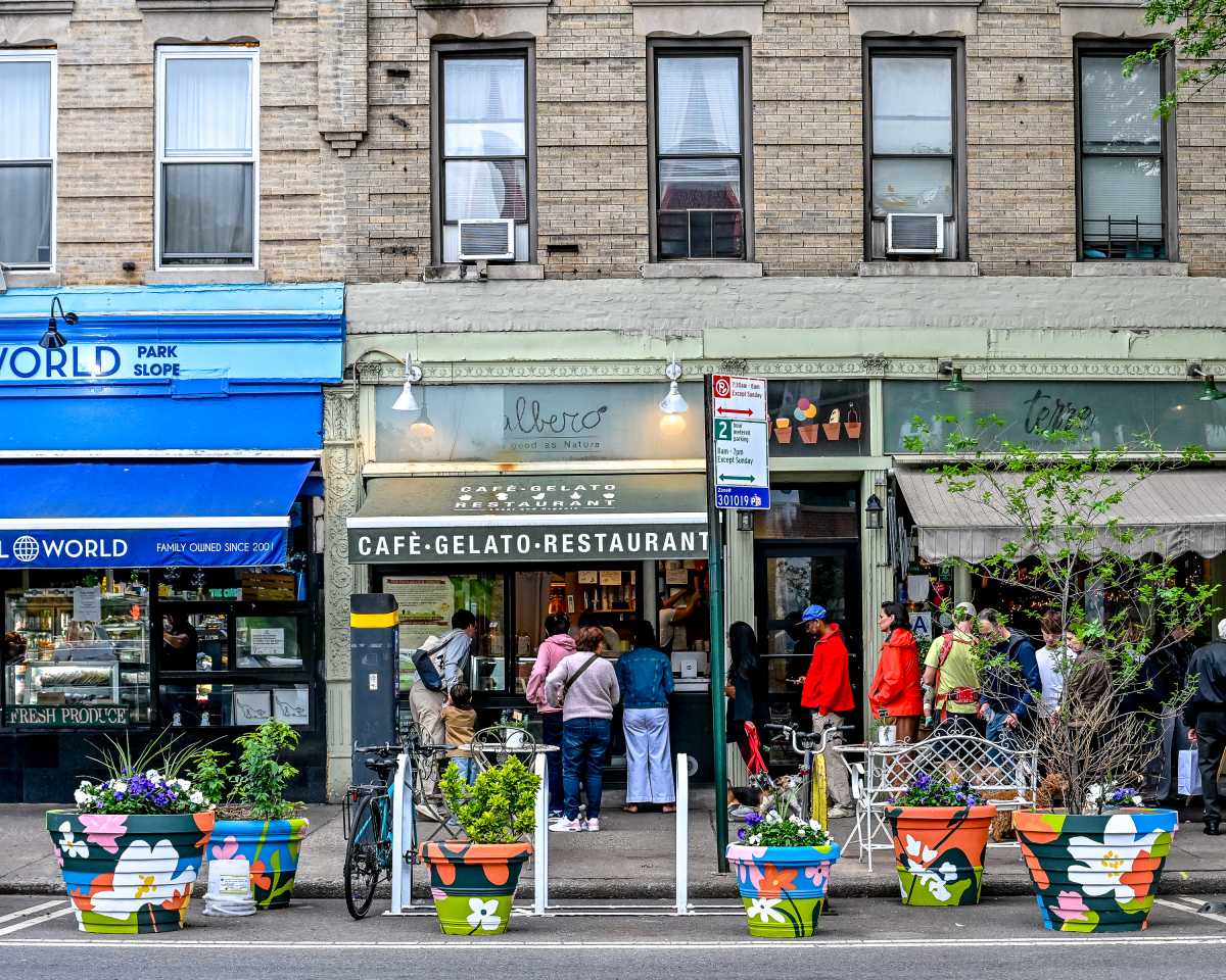 Brooklyn artist transforms drab Fifth Avenue planters into vibrant works of art * Brooklyn Paper