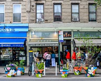 NY:  5th Avenue planters art project