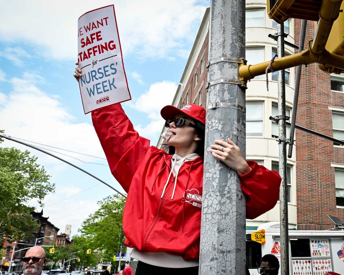 Brooklyn Methodist nurses rally for fair contract, safe staffing, workplace violence protections * Brooklyn Paper