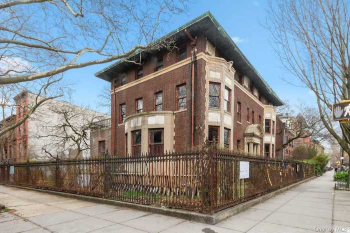 bed-stuy-375-stuyvesant-avenue-crews-real-estate-2026-exterior